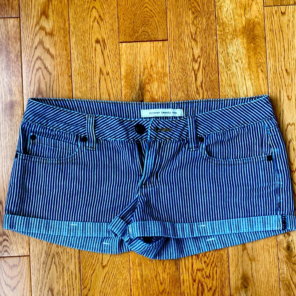 Adorable striped denim shorts with detail
